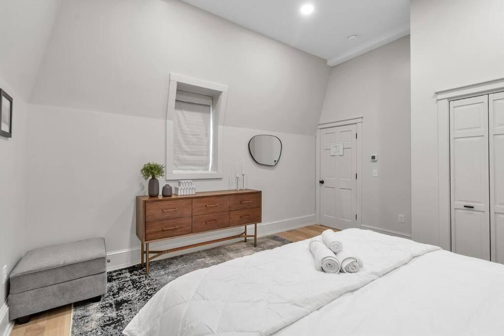 Carriage House Loft - King Bed And Garage Parking Apartment บัฟฟาโล ภายนอก รูปภาพ