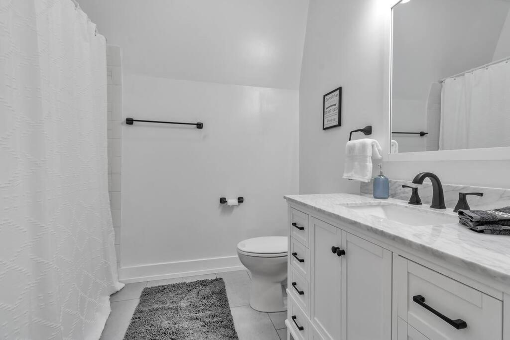 Carriage House Loft - King Bed And Garage Parking Apartment บัฟฟาโล ภายนอก รูปภาพ