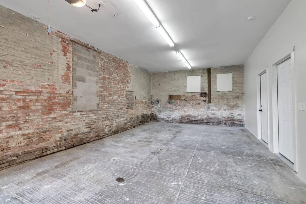 Carriage House Loft - King Bed And Garage Parking Apartment บัฟฟาโล ภายนอก รูปภาพ